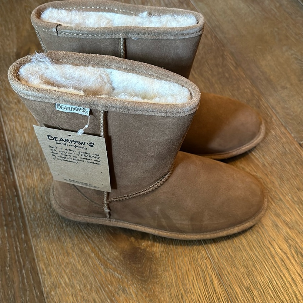 NWT girls bearpaw boots size 5
